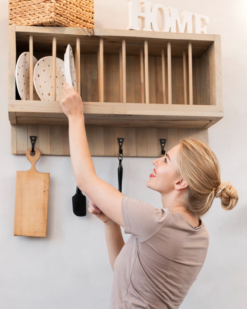 Space-Saving Decor Hacks for small apartments 6 Kitchen Organisation