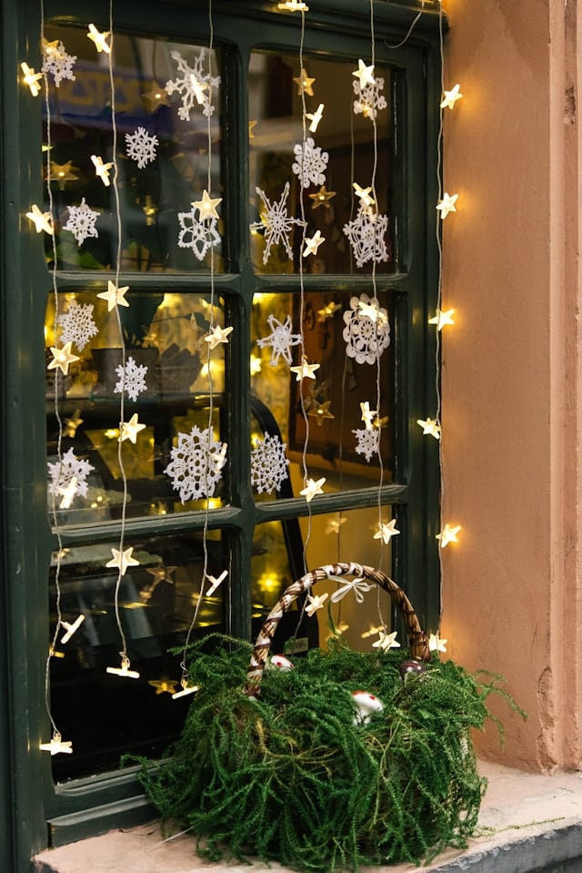 Large white christmas decor ideas