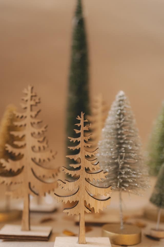 Neutral christmas decor