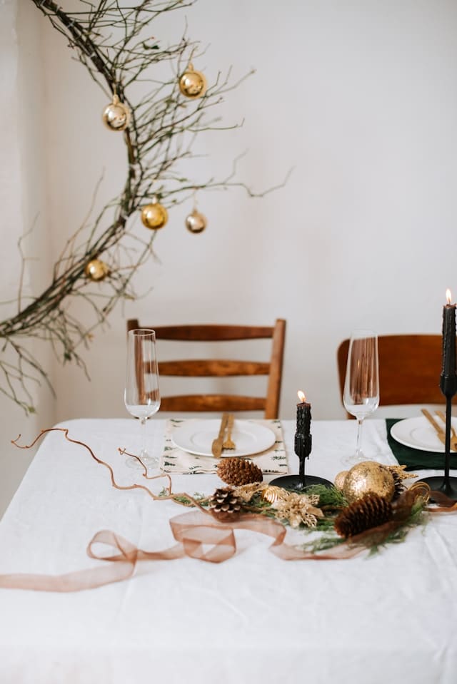 White Christmas Decor Ideas White Table Runner